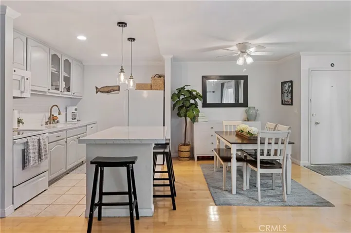 635 S Prospect Avenue 101, Redondo Beach, California 90277