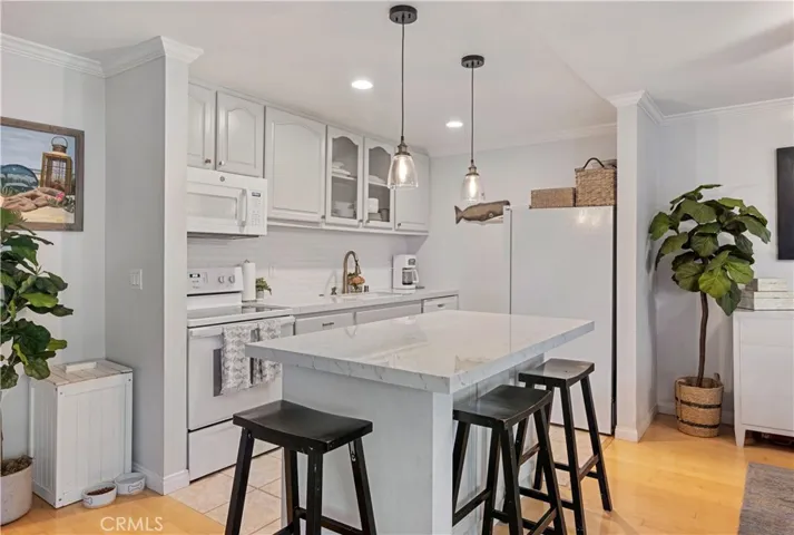635 S Prospect Avenue 101, Redondo Beach, California 90277