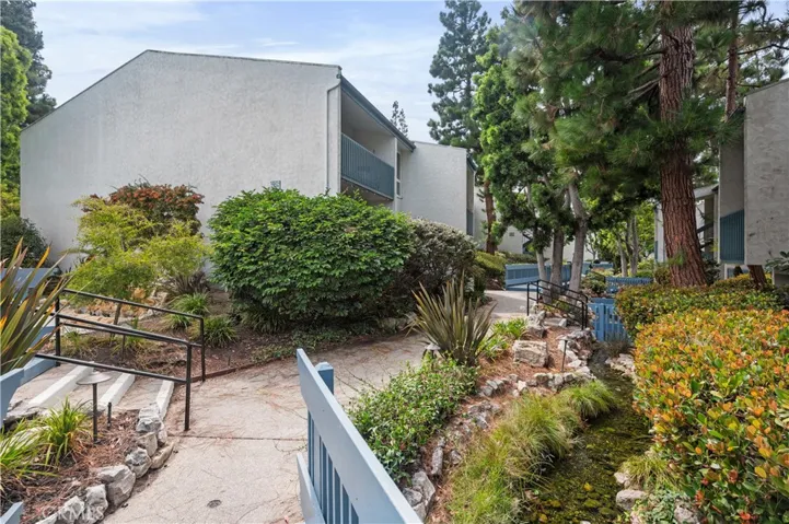635 S Prospect Avenue 101, Redondo Beach, California 90277