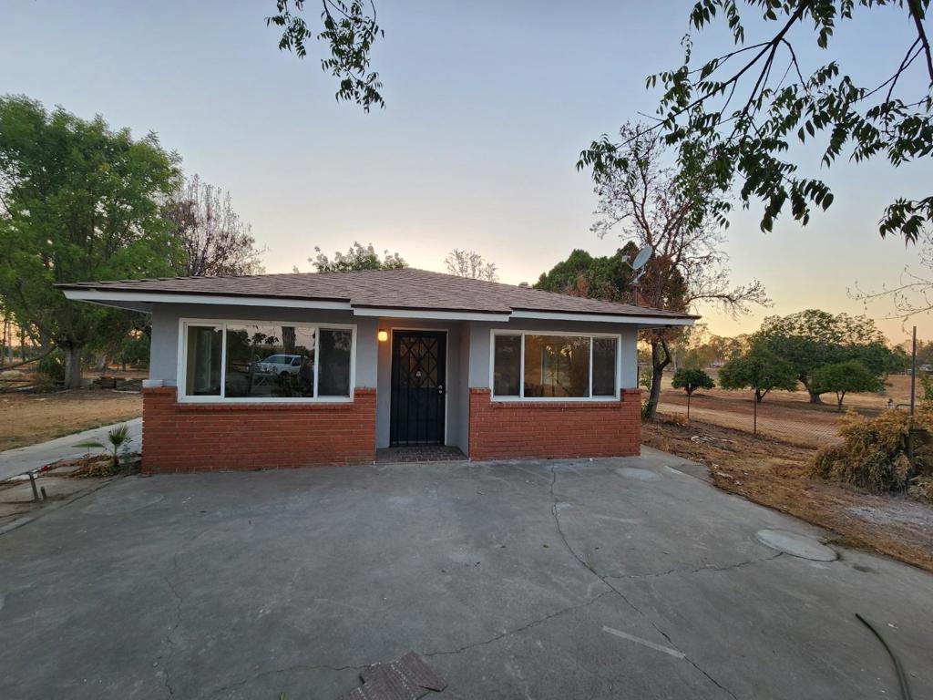 8831 E Herndon Avenue, California home-pic-0