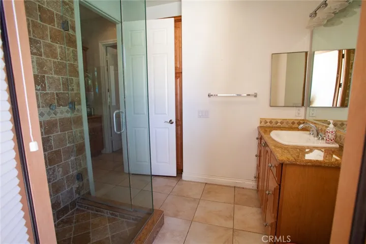 20 Bathroom 2