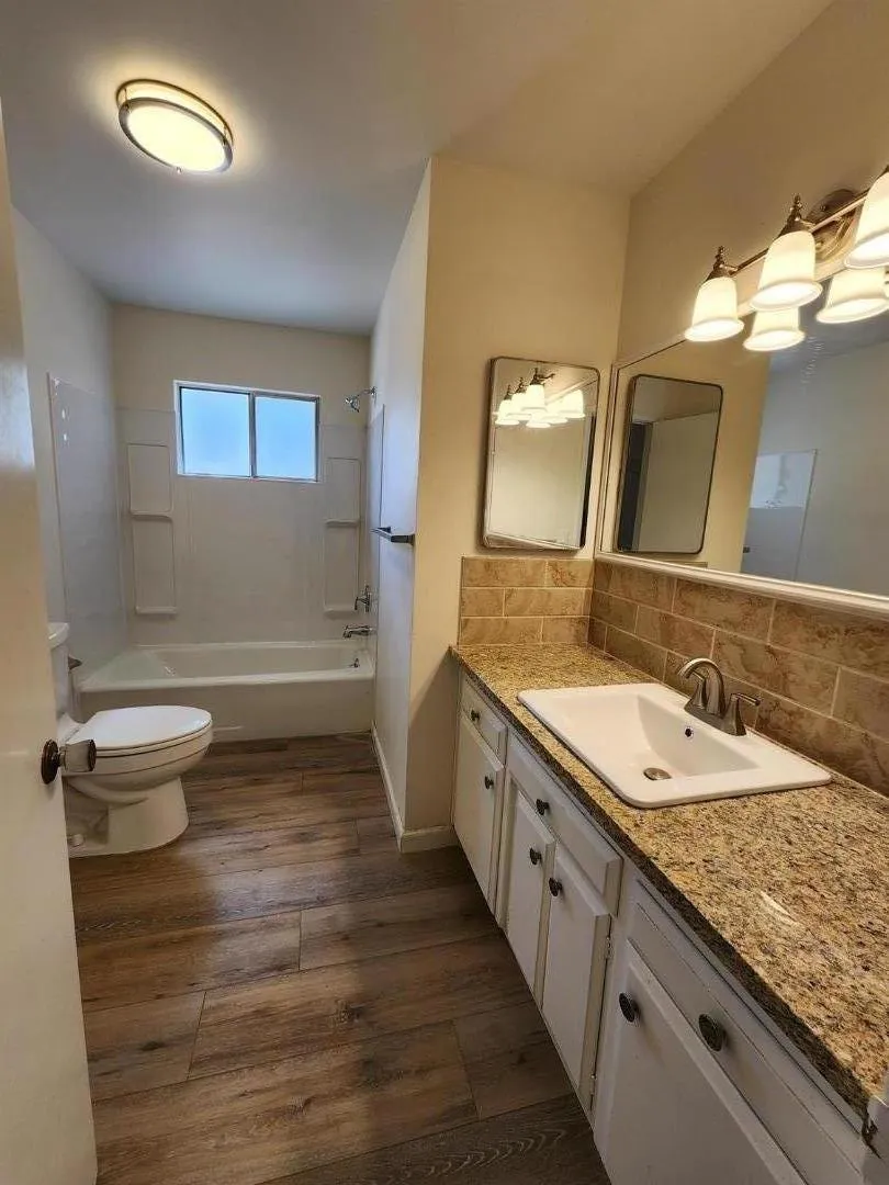 8831 E Herndon Avenue, California home-pic-7