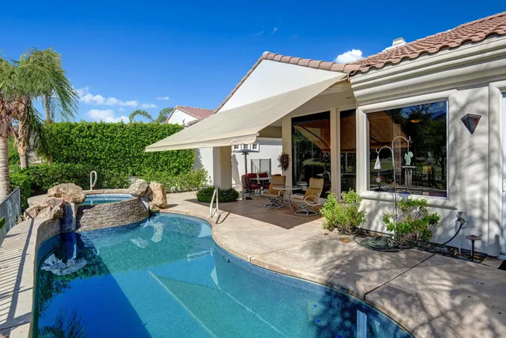 BACK PATIO - AWNING OUT