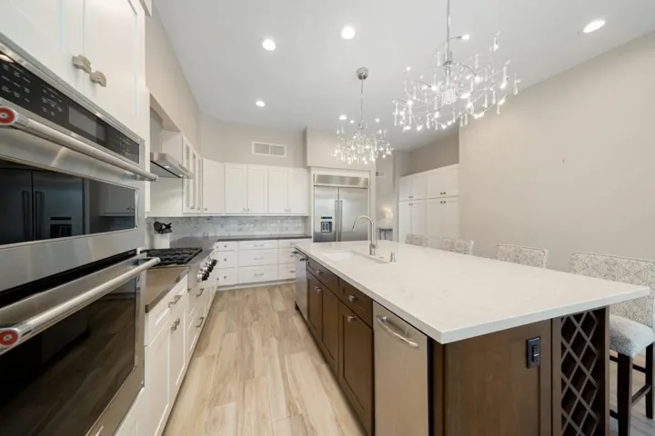 31-web-or-mls-JRInvernessWay_2022_031