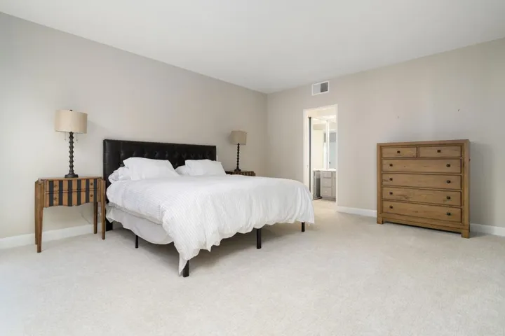 49-web-or-mls-JRInvernessWay_2022_049