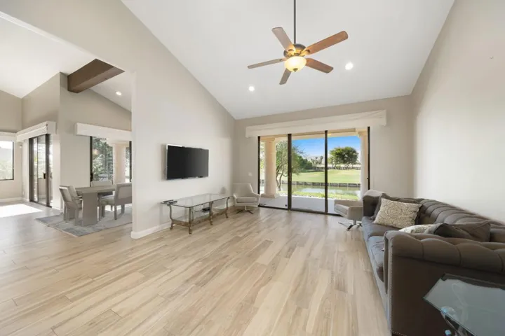 25-web-or-mls-JRInvernessWay_2022_025
