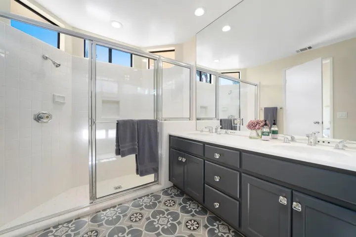 47-web-or-mls-JRInvernessWay_2022_047