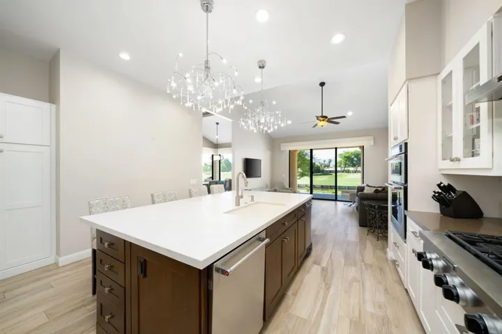 30-web-or-mls-JRInvernessWay_2022_030