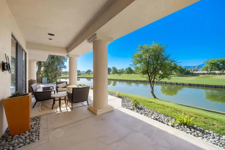 32-web-or-mls-JRInvernessWay_2022_032