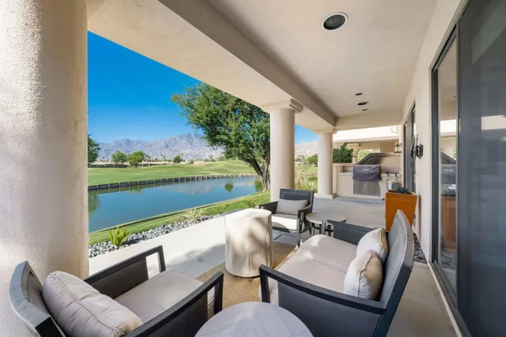 35-web-or-mls-JRInvernessWay_2022_035