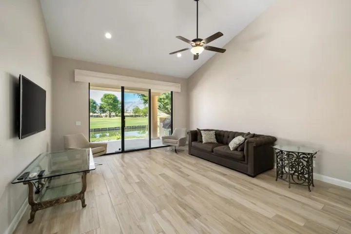 23-web-or-mls-JRInvernessWay_2022_023