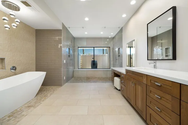 42-web-or-mls-JRInvernessWay_2022_042