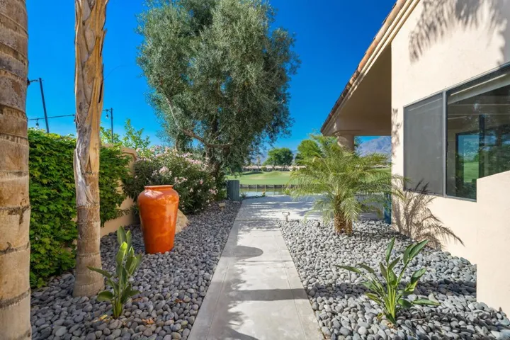 37-web-or-mls-JRInvernessWay_2022_037