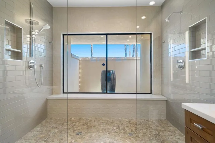 44-web-or-mls-JRInvernessWay_2022_044