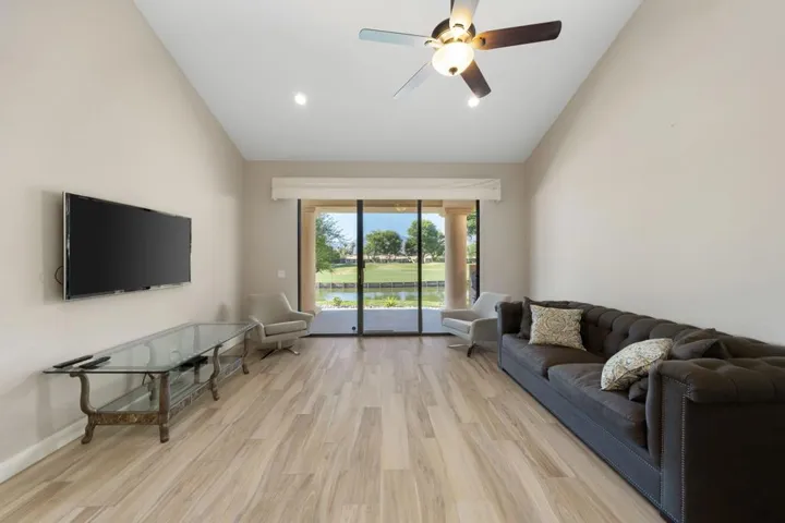 24-web-or-mls-JRInvernessWay_2022_024
