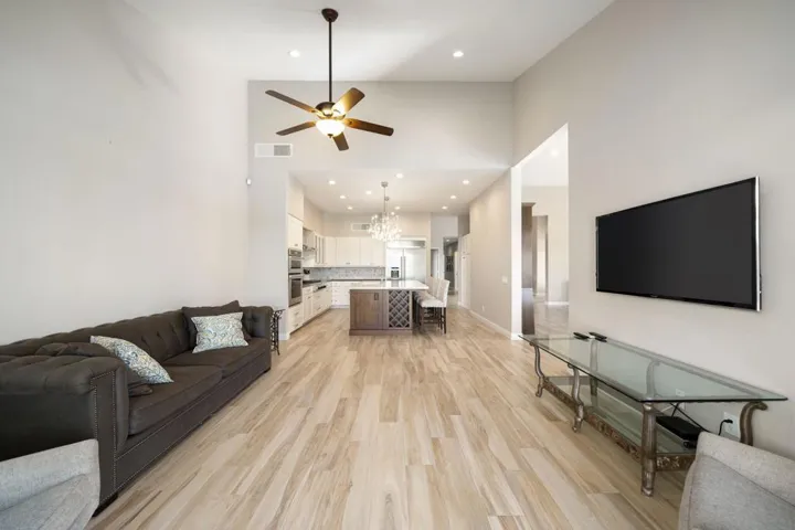 26-web-or-mls-JRInvernessWay_2022_026