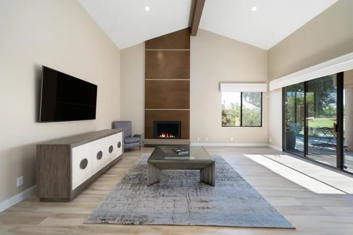 16-web-or-mls-JRInvernessWay_2022_016