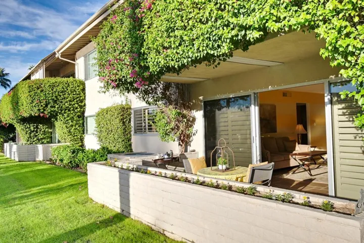 Front Patio 2 Use DB15 LR