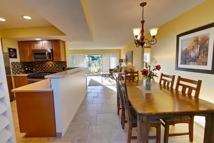 Dine to Front Patio USE DB15 LR