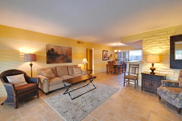 Living Room to Dine USE DB15 LR