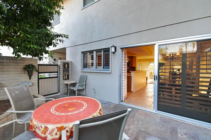 Patio Back 2 USE DB15 LR