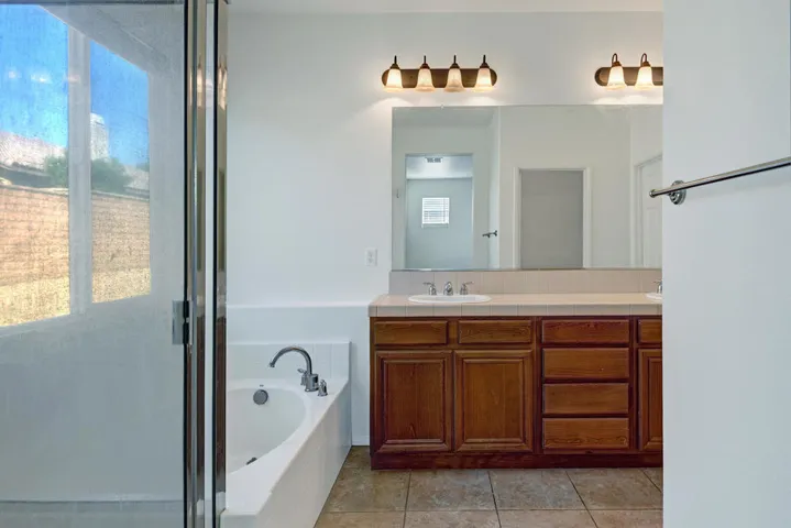 MAIN BATHROOM REVERSE.jpg mls