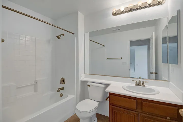 GUEST BATHROOM 3.jpg mls
