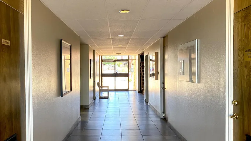 74090-El-Paseo-Interior-Photo-02-Web
