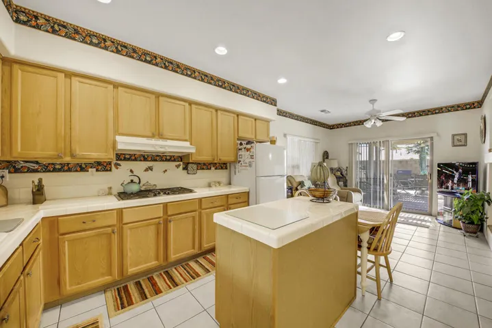 12 KITCHEN FULL SIZE
