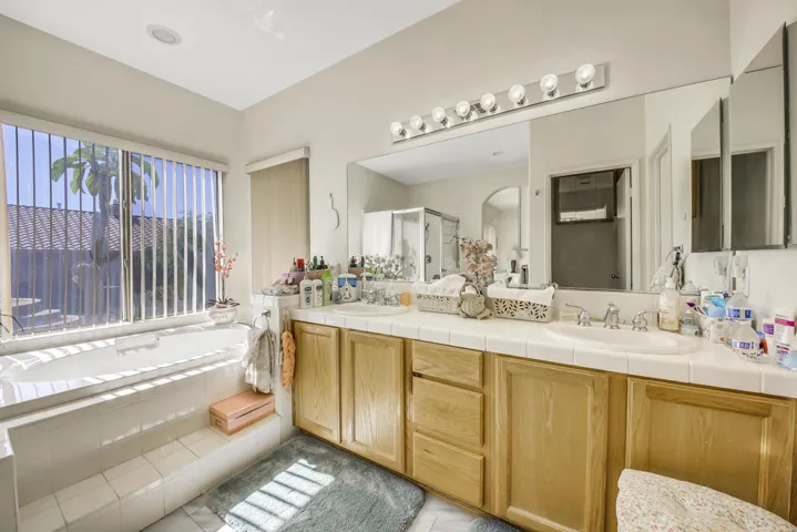 25 MASTER BATH FULL SIZE
