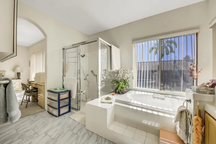 26 MASTER BATH FULL SIZE