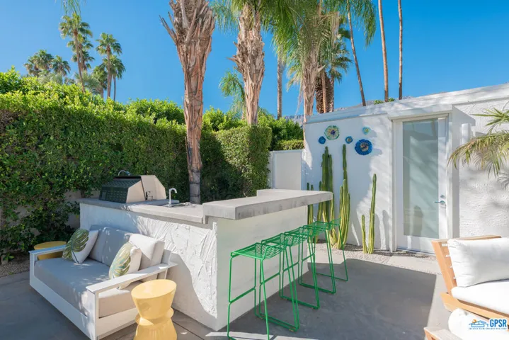 2471 S Caliente Drive, Palm Springs, California 92264