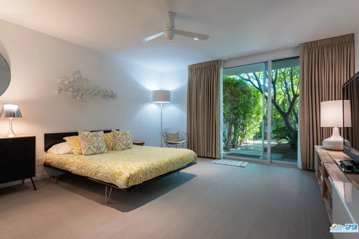 2471 S Caliente Drive, Palm Springs, California 92264