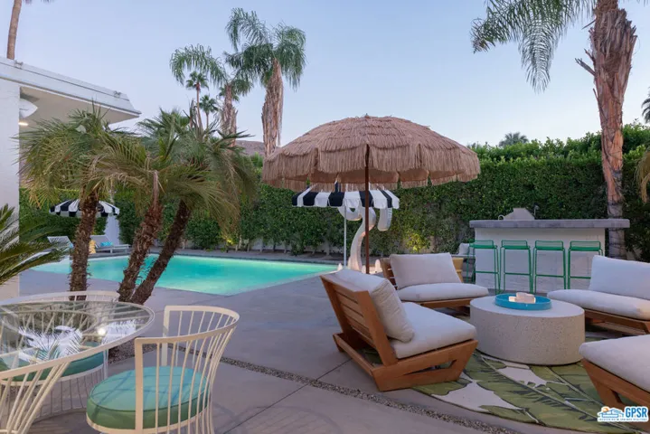 2471 S Caliente Drive, Palm Springs, California 92264