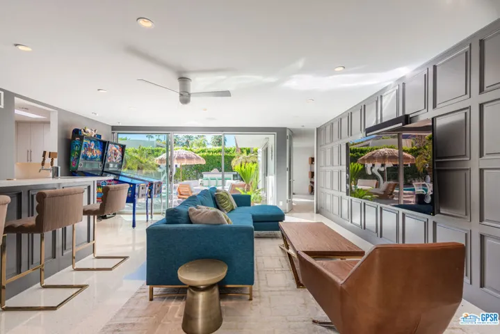 2471 S Caliente Drive, Palm Springs, California 92264