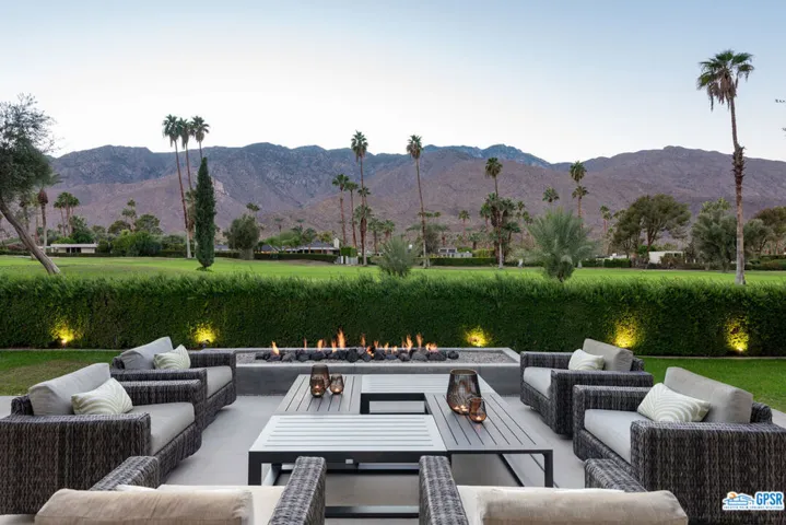 2471 S Caliente Drive, Palm Springs, California 92264