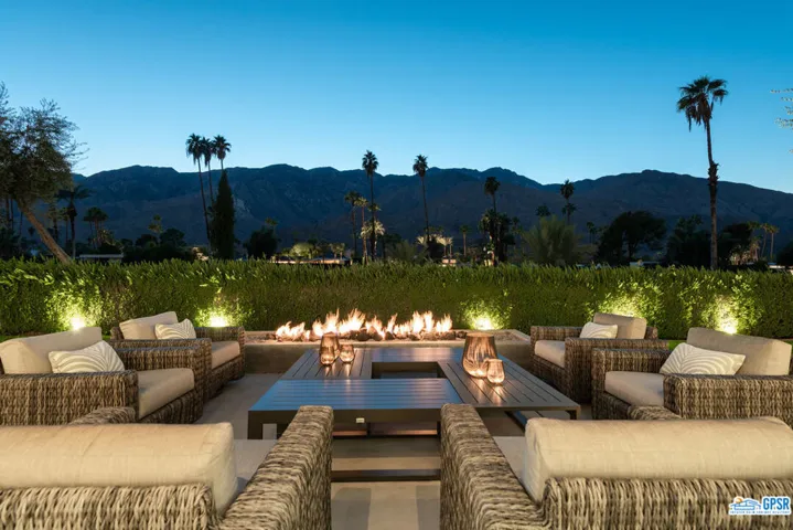 2471 S Caliente Drive, Palm Springs, California 92264