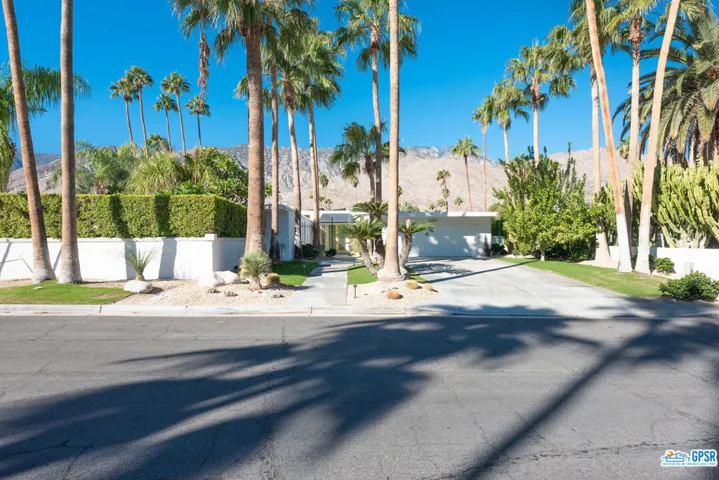 2471 S Caliente Drive, Palm Springs, California 92264