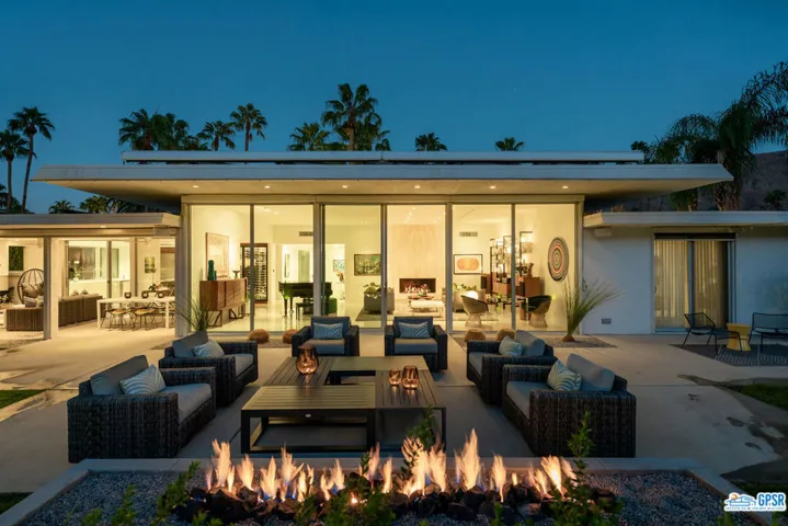 2471 S Caliente Drive, Palm Springs, California 92264