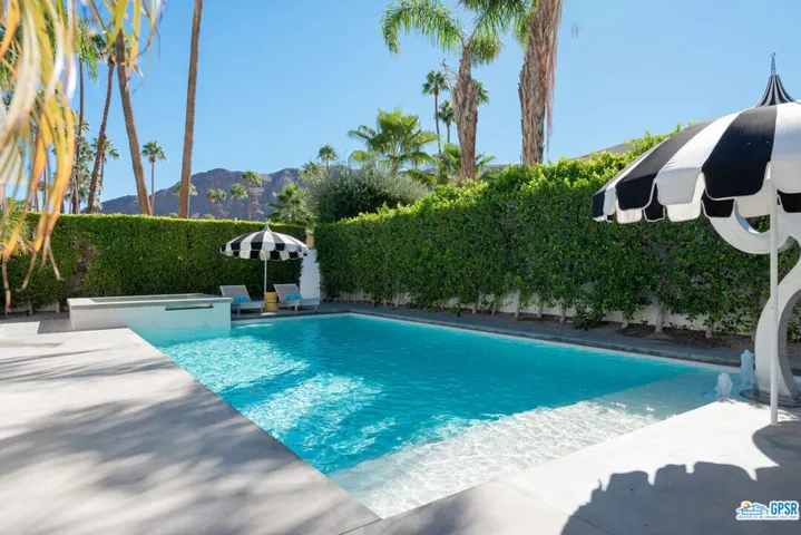 2471 S Caliente Drive, Palm Springs, California 92264