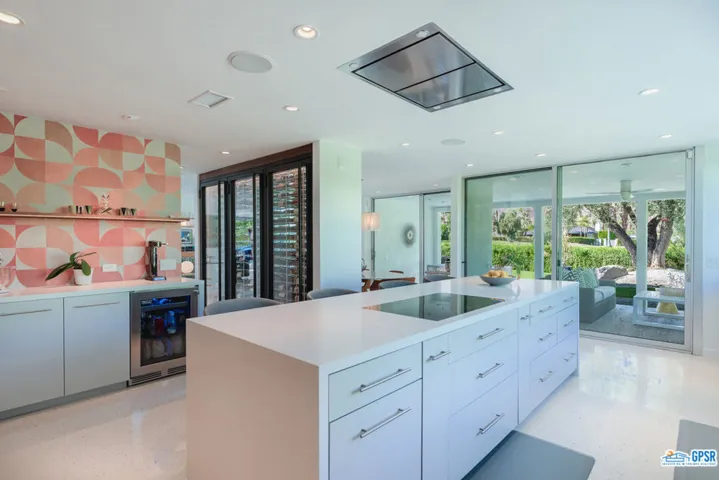 2471 S Caliente Drive, Palm Springs, California 92264
