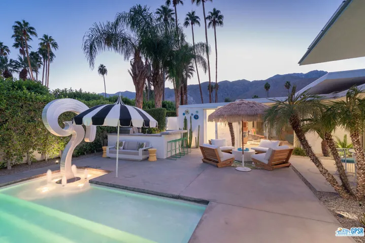 2471 S Caliente Drive, Palm Springs, California 92264