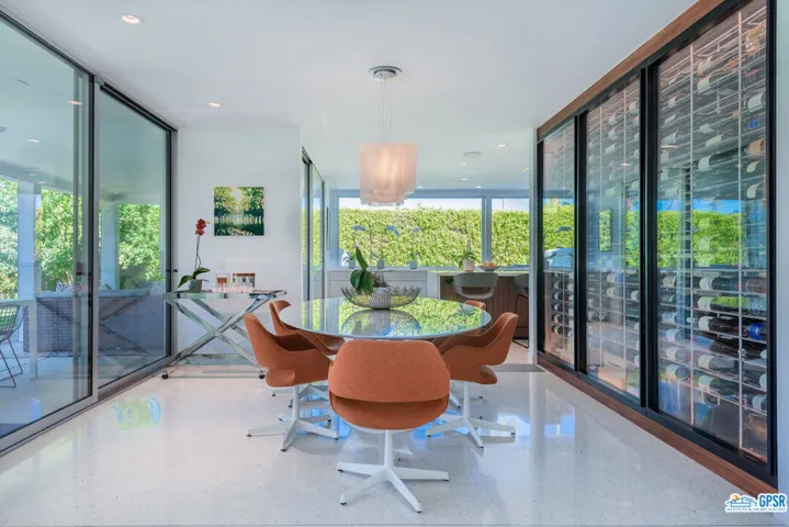2471 S Caliente Drive, Palm Springs, California 92264