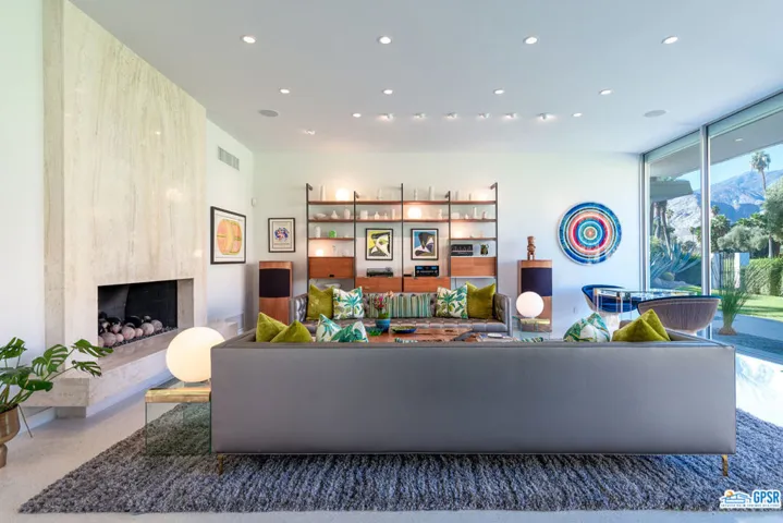 2471 S Caliente Drive, Palm Springs, California 92264
