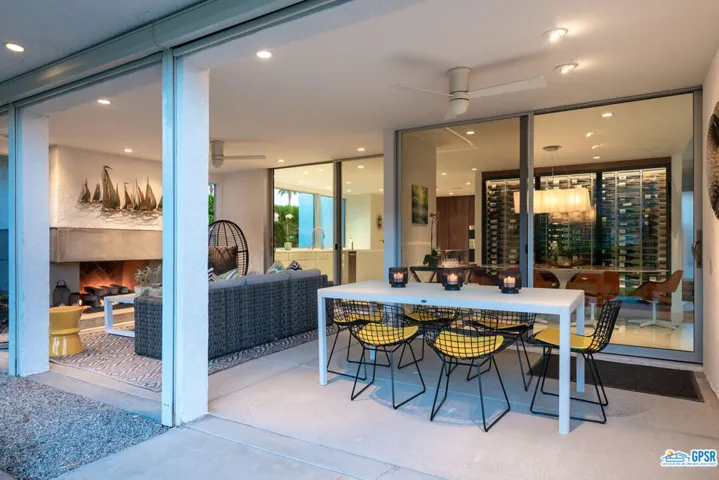 2471 S Caliente Drive, Palm Springs, California 92264