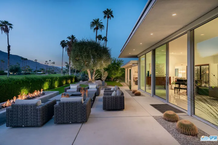 2471 S Caliente Drive, Palm Springs, California 92264