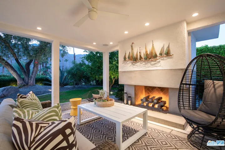 2471 S Caliente Drive, Palm Springs, California 92264