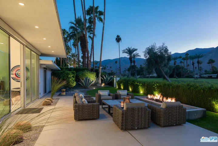 2471 S Caliente Drive, Palm Springs, California 92264