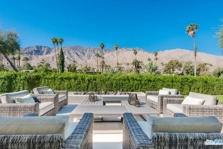 2471 S Caliente Drive, Palm Springs, California 92264