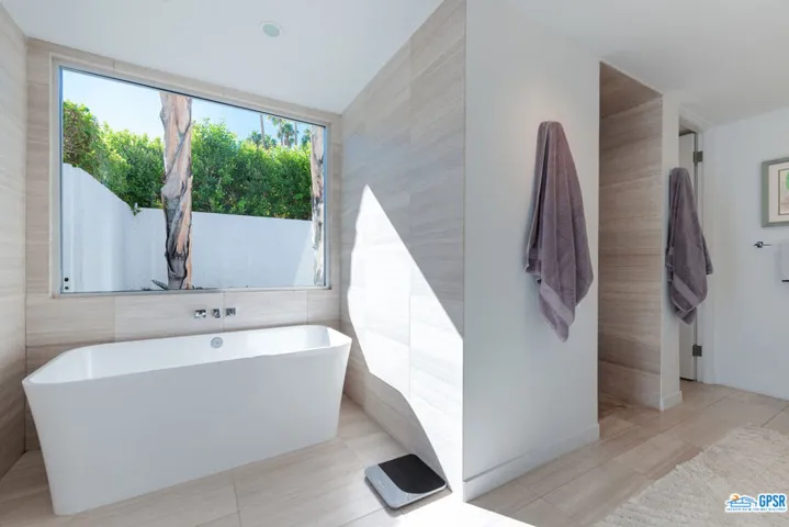 2471 S Caliente Drive, Palm Springs, California 92264